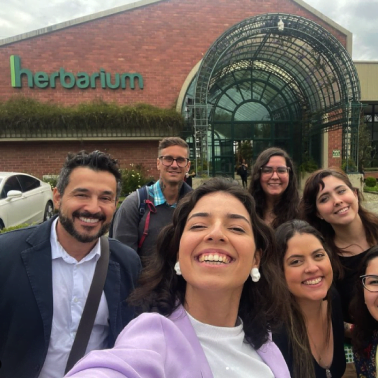 A equipe da VX em visita a fábrica da Herbarium